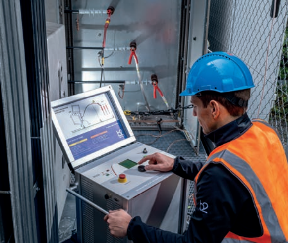 奧地利B2 HVA68-2 VLF高壓檢測(cè)裝置現(xiàn)場(chǎng)測(cè)試圖